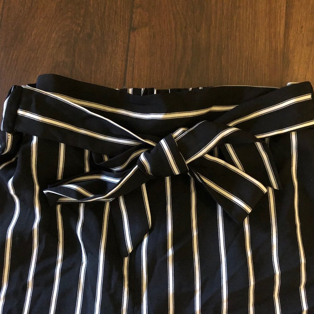 ✨3 FOR $24✨Black and white wide leg pants - Picture 6 of 8